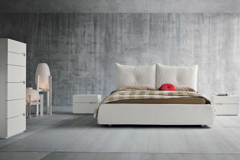 Testata del letto con cuscini: letto imbottito con testiera a ... Letto ferro battuto con cuscini